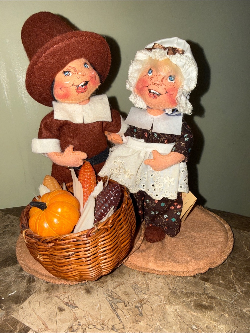 Annalee Pilgrim Couple with Harvest Basket 1989 w/ Tag - Vintage